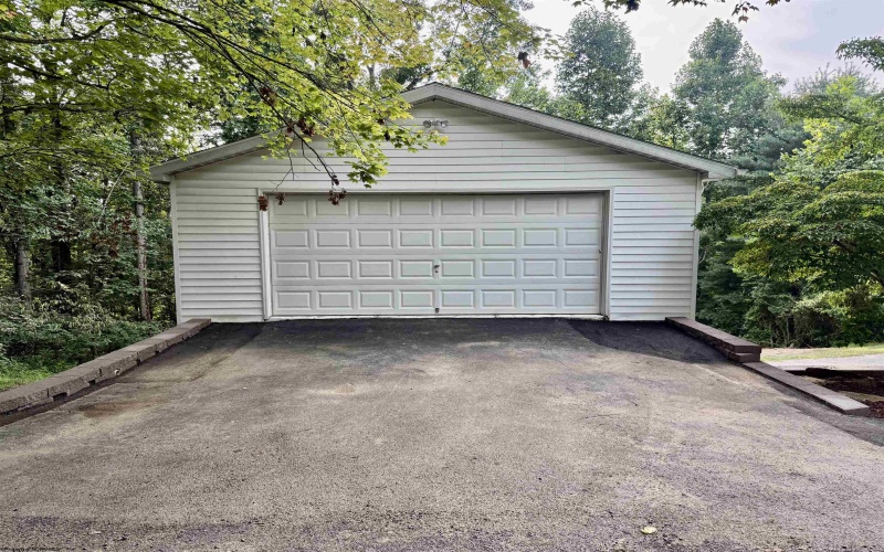 390 Herald Drive, Fairmont, West Virginia 26554, 3 Bedrooms Bedrooms, 6 Rooms Rooms,2 BathroomsBathrooms,Single Family Detached,For Sale,Herald,0,10166016