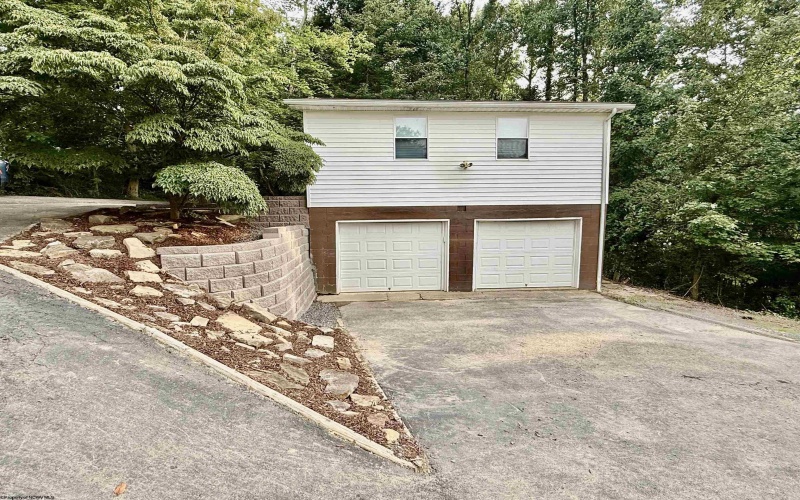 390 Herald Drive, Fairmont, West Virginia 26554, 3 Bedrooms Bedrooms, 6 Rooms Rooms,2 BathroomsBathrooms,Single Family Detached,For Sale,Herald,0,10166016