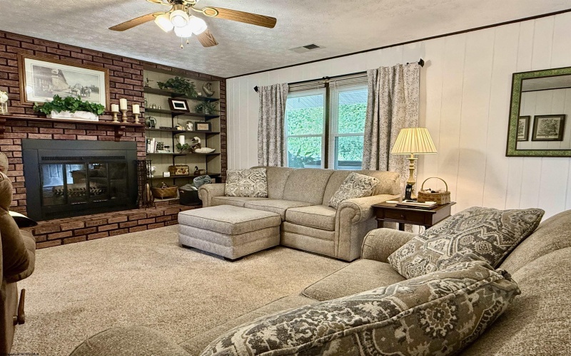 390 Herald Drive, Fairmont, West Virginia 26554, 3 Bedrooms Bedrooms, 6 Rooms Rooms,2 BathroomsBathrooms,Single Family Detached,For Sale,Herald,0,10166016