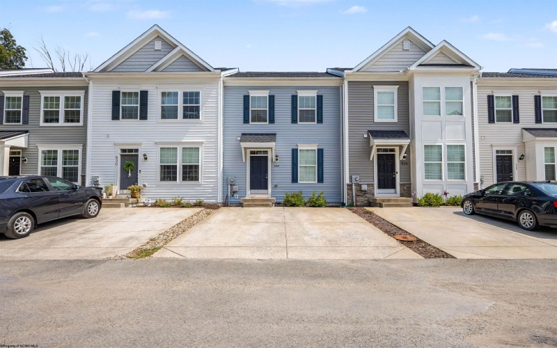 528 Turquoise Lane, Morgantown, West Virginia 26508, 3 Bedrooms Bedrooms, 7 Rooms Rooms,2 BathroomsBathrooms,Single Family Attached,For Sale,Turquoise,0,10166040