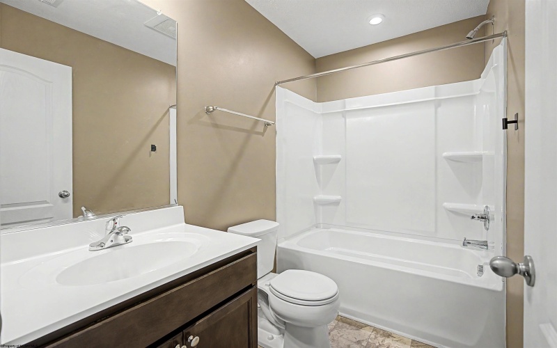 528 Turquoise Lane, Morgantown, West Virginia 26508, 3 Bedrooms Bedrooms, 7 Rooms Rooms,2 BathroomsBathrooms,Single Family Attached,For Sale,Turquoise,0,10166040