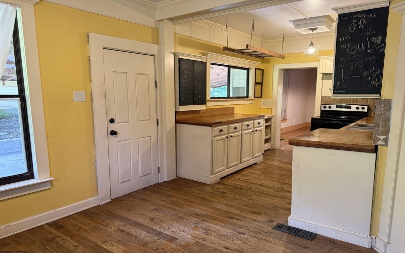 320 Tunnelton Street, Kingwood, West Virginia 26537, 3 Bedrooms Bedrooms, 8 Rooms Rooms,1 BathroomBathrooms,Single Family Detached,For Sale,Tunnelton,0,10166045 320 Tunnelton Street, Kingwood, West Virginia 26537, 3 Bedrooms Bedrooms, 8 Rooms Rooms,1 BathroomBathrooms,Single Family Detached,For Sale,Tunnelton,0,10166045
