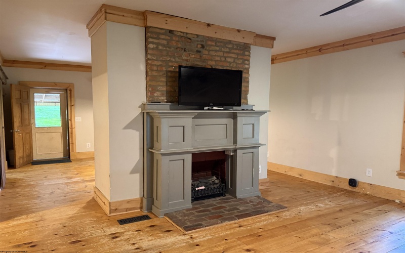 320 Tunnelton Street, Kingwood, West Virginia 26537, 3 Bedrooms Bedrooms, 8 Rooms Rooms,1 BathroomBathrooms,Single Family Detached,For Sale,Tunnelton,0,10166045 320 Tunnelton Street, Kingwood, West Virginia 26537, 3 Bedrooms Bedrooms, 8 Rooms Rooms,1 BathroomBathrooms,Single Family Detached,For Sale,Tunnelton,0,10166045