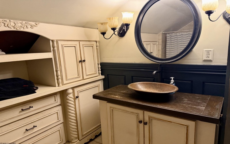 320 Tunnelton Street, Kingwood, West Virginia 26537, 3 Bedrooms Bedrooms, 8 Rooms Rooms,1 BathroomBathrooms,Single Family Detached,For Sale,Tunnelton,0,10166045 320 Tunnelton Street, Kingwood, West Virginia 26537, 3 Bedrooms Bedrooms, 8 Rooms Rooms,1 BathroomBathrooms,Single Family Detached,For Sale,Tunnelton,0,10166045