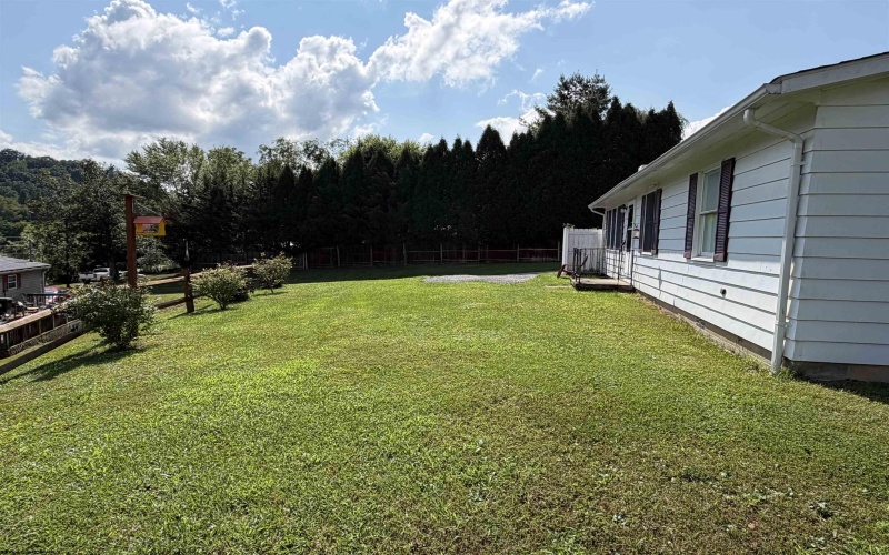 38 Hollister Drive, Beverly, West Virginia 26253, 3 Bedrooms Bedrooms, 7 Rooms Rooms,1 BathroomBathrooms,Single Family Detached,For Sale,Hollister,0,10166027