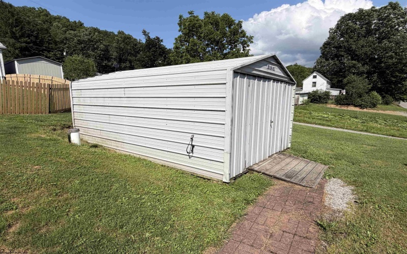 38 Hollister Drive, Beverly, West Virginia 26253, 3 Bedrooms Bedrooms, 7 Rooms Rooms,1 BathroomBathrooms,Single Family Detached,For Sale,Hollister,0,10166027