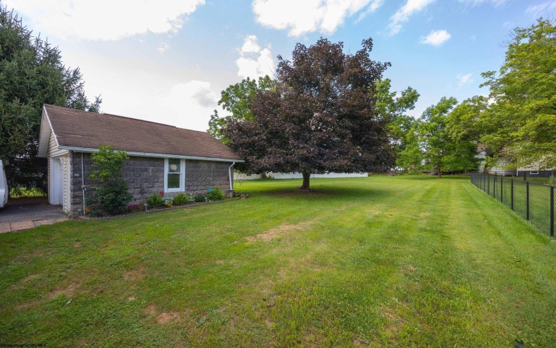 222 Johnson Avenue, Bridgeport, West Virginia 26330, 4 Bedrooms Bedrooms, 6 Rooms Rooms,2 BathroomsBathrooms,Single Family Detached,For Sale,Johnson,0,10166032