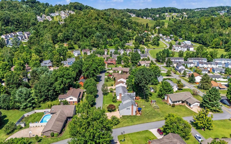 17 Greentree Drive, Morgantown, West Virginia 26508, 5 Bedrooms Bedrooms, 9 Rooms Rooms,2 BathroomsBathrooms,Single Family Detached,For Sale,Greentree,0,10166047 17 Greentree Drive, Morgantown, West Virginia 26508, 5 Bedrooms Bedrooms, 9 Rooms Rooms,2 BathroomsBathrooms,Single Family Detached,For Sale,Greentree,0,10166047