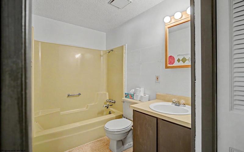 159 Estate Drive, Morgantown, West Virginia 26508, 3 Bedrooms Bedrooms, 6 Rooms Rooms,1 BathroomBathrooms,Single Family Detached,For Sale,Estate,0,10166052