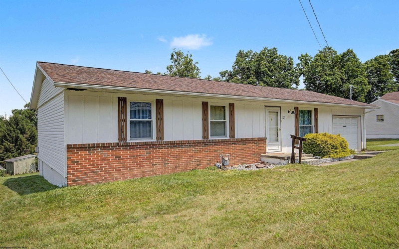 159 Estate Drive, Morgantown, West Virginia 26508, 3 Bedrooms Bedrooms, 6 Rooms Rooms,1 BathroomBathrooms,Single Family Detached,For Sale,Estate,0,10166052