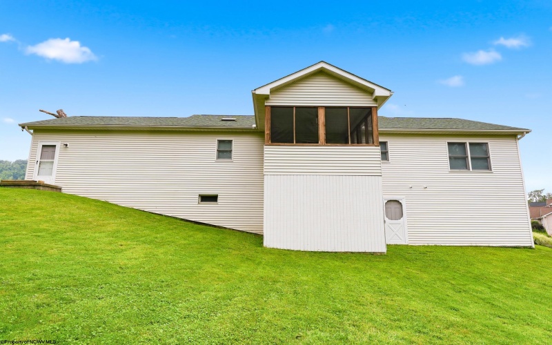 1010 Ashton Drive, Morgantown, West Virginia 26508, 3 Bedrooms Bedrooms, 8 Rooms Rooms,3 BathroomsBathrooms,Single Family Detached,For Sale,Ashton,0,10166066
