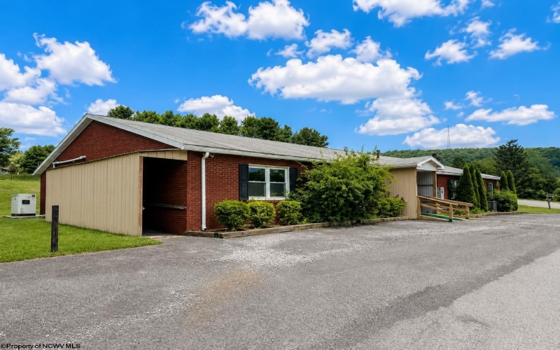 200 4th Street, Terra Alta, West Virginia 26764, 6 Bedrooms Bedrooms, 15 Rooms Rooms,5 BathroomsBathrooms,Single Family Detached,For Sale,4th,0,10166055