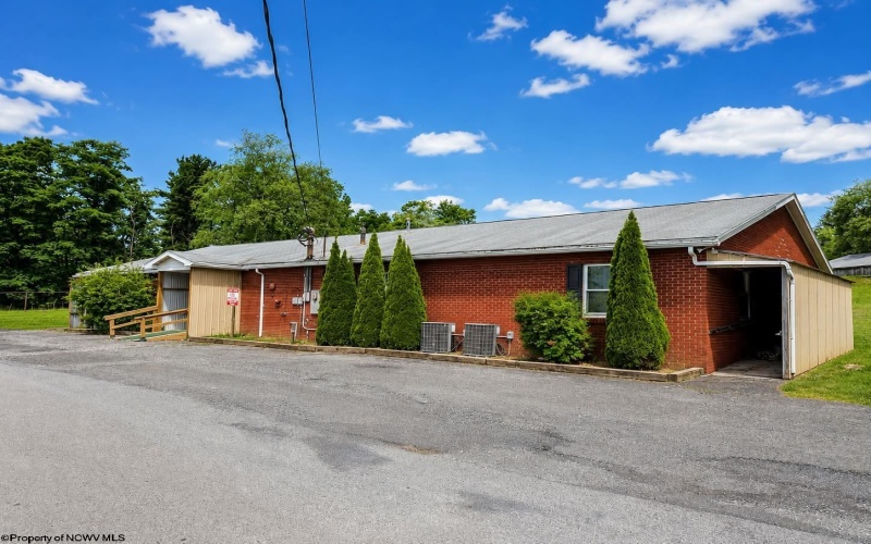 200 4th Street, Terra Alta, West Virginia 26764, 6 Bedrooms Bedrooms, 15 Rooms Rooms,5 BathroomsBathrooms,Single Family Detached,For Sale,4th,0,10166055