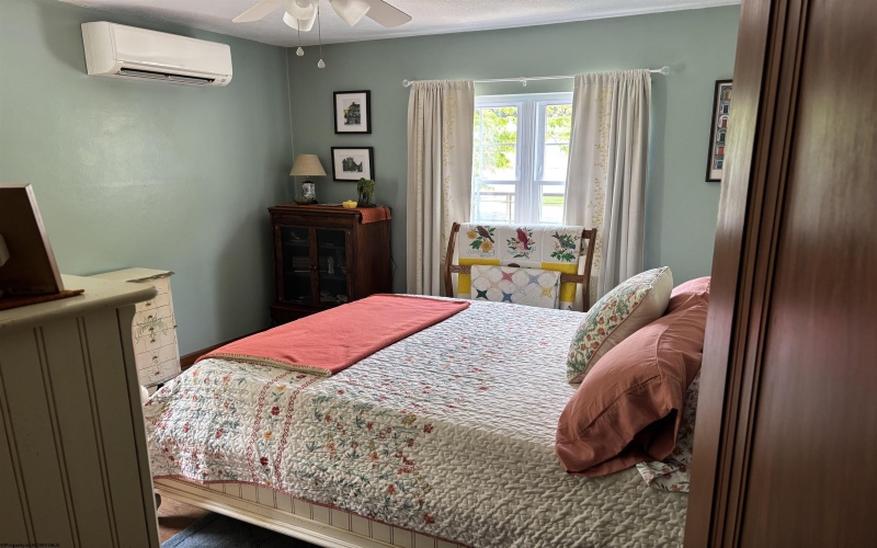 1378 Locust Avenue, Fairmont, West Virginia 26554, 4 Bedrooms Bedrooms, 7 Rooms Rooms,2 BathroomsBathrooms,Single Family Detached,For Sale,Locust,0,10166056