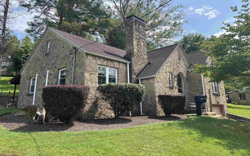 1378 Locust Avenue, Fairmont, West Virginia 26554, 4 Bedrooms Bedrooms, 7 Rooms Rooms,2 BathroomsBathrooms,Single Family Detached,For Sale,Locust,0,10166056