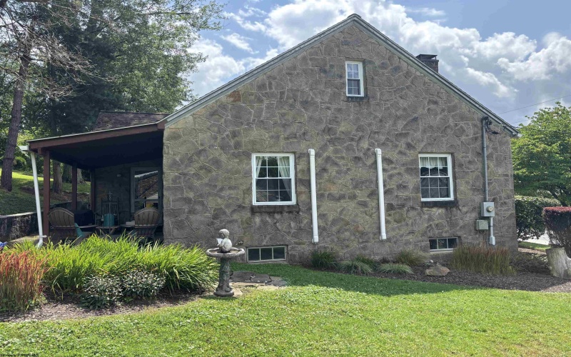1378 Locust Avenue, Fairmont, West Virginia 26554, 4 Bedrooms Bedrooms, 7 Rooms Rooms,2 BathroomsBathrooms,Single Family Detached,For Sale,Locust,0,10166056