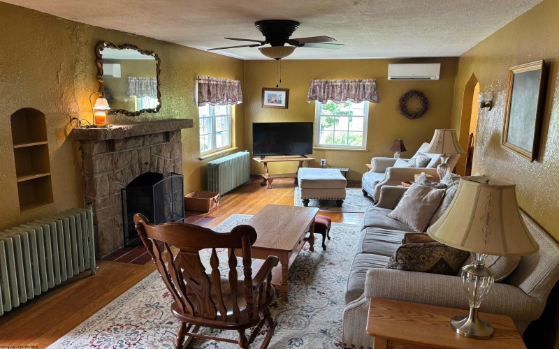 1378 Locust Avenue, Fairmont, West Virginia 26554, 4 Bedrooms Bedrooms, 7 Rooms Rooms,2 BathroomsBathrooms,Single Family Detached,For Sale,Locust,0,10166056