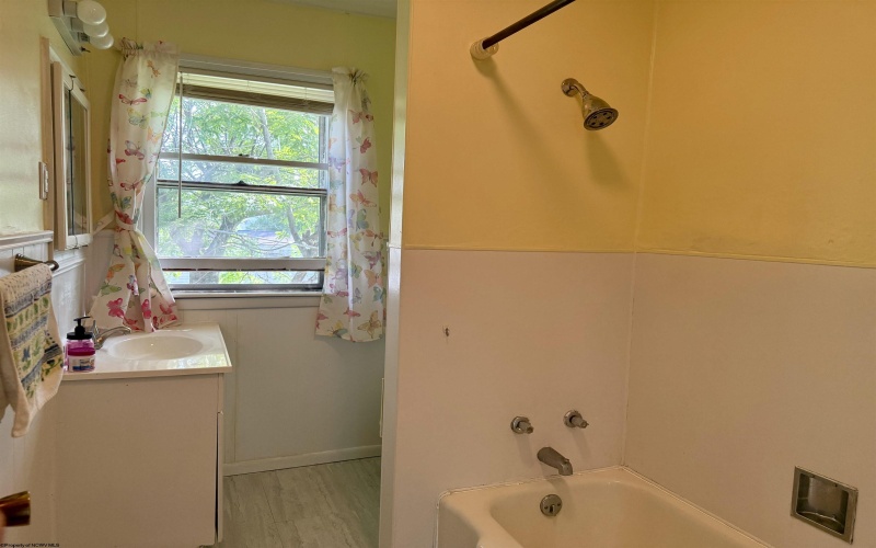 107 Jaycee Avenue, Terra Alta, West Virginia 26764, 3 Bedrooms Bedrooms, 7 Rooms Rooms,2 BathroomsBathrooms,Single Family Detached,For Sale,Jaycee,0,10166062