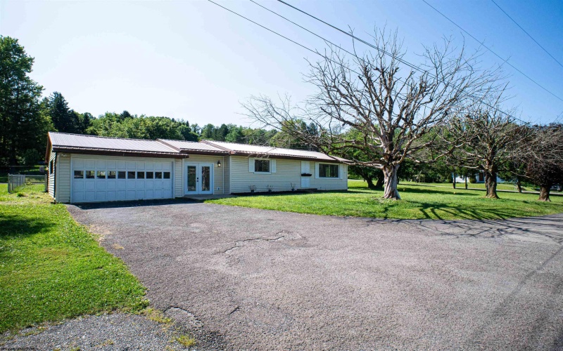 1617 Russell Court, Fairmont, West Virginia 26554, 2 Bedrooms Bedrooms, 4 Rooms Rooms,2 BathroomsBathrooms,Single Family Detached,For Sale,Russell,0,10166069