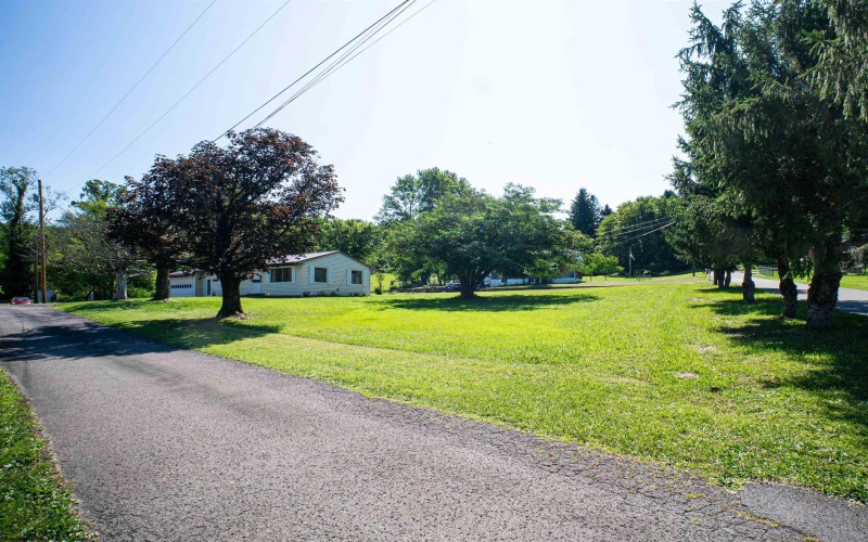 1617 Russell Court, Fairmont, West Virginia 26554, 2 Bedrooms Bedrooms, 4 Rooms Rooms,2 BathroomsBathrooms,Single Family Detached,For Sale,Russell,0,10166069