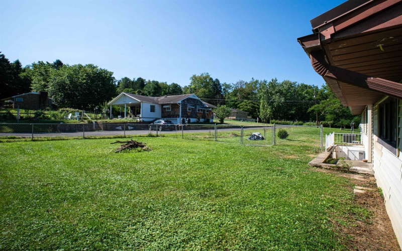 1617 Russell Court, Fairmont, West Virginia 26554, 2 Bedrooms Bedrooms, 4 Rooms Rooms,2 BathroomsBathrooms,Single Family Detached,For Sale,Russell,0,10166069