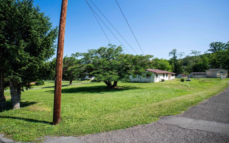 1617 Russell Court, Fairmont, West Virginia 26554, 2 Bedrooms Bedrooms, 4 Rooms Rooms,2 BathroomsBathrooms,Single Family Detached,For Sale,Russell,0,10166069