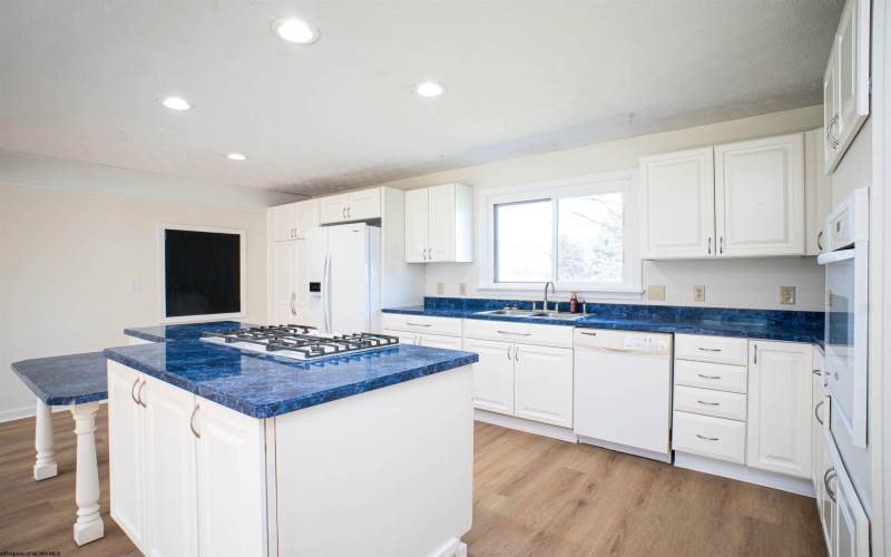 1617 Russell Court, Fairmont, West Virginia 26554, 2 Bedrooms Bedrooms, 4 Rooms Rooms,2 BathroomsBathrooms,Single Family Detached,For Sale,Russell,0,10166069