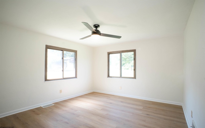 1617 Russell Court, Fairmont, West Virginia 26554, 2 Bedrooms Bedrooms, 4 Rooms Rooms,2 BathroomsBathrooms,Single Family Detached,For Sale,Russell,0,10166069