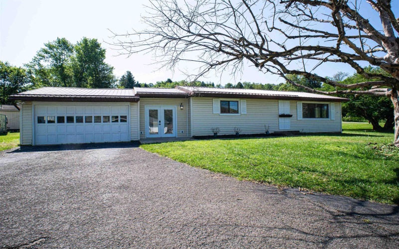 1617 Russell Court, Fairmont, West Virginia 26554, 2 Bedrooms Bedrooms, 4 Rooms Rooms,2 BathroomsBathrooms,Single Family Detached,For Sale,Russell,0,10166069