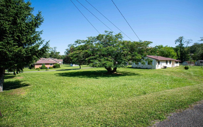 1617 Russell Court, Fairmont, West Virginia 26554, 2 Bedrooms Bedrooms, 4 Rooms Rooms,2 BathroomsBathrooms,Single Family Detached,For Sale,Russell,0,10166069