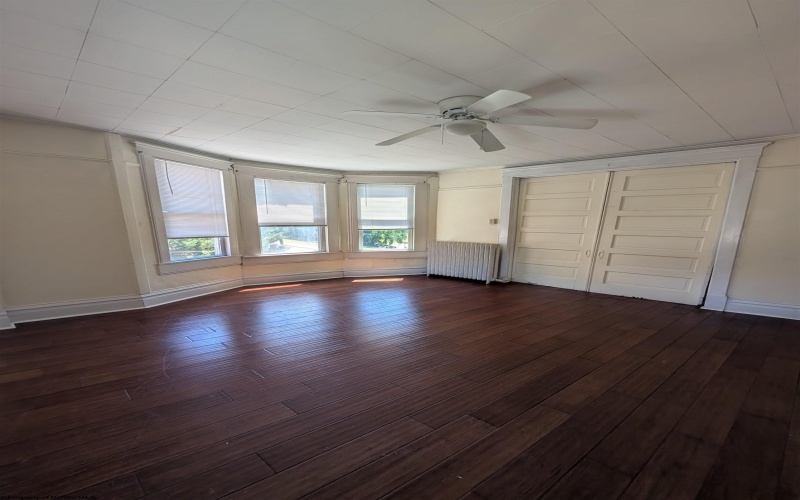 2009 University Avenue, Morgantown, West Virginia 26505, 1 Bedroom Bedrooms, 7 Rooms Rooms,1 BathroomBathrooms,Residential Rentals,For Rent,University,0,10166082