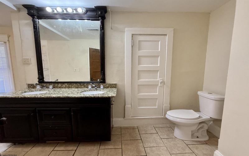 455 Washington Avenue, Clarksburg, West Virginia 26301, 4 Bedrooms Bedrooms, 10 Rooms Rooms,3 BathroomsBathrooms,Single Family Detached,For Sale,Washington,0,10166090