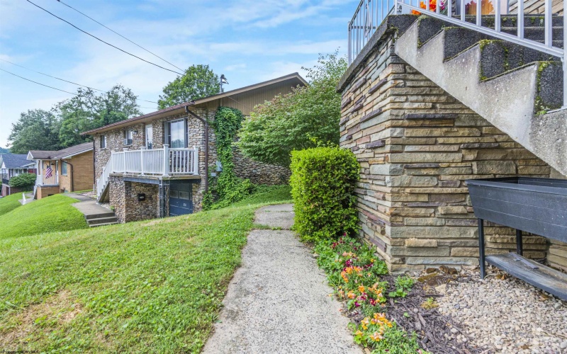 1136 Village Way, Fairmont, West Virginia 26554, 3 Bedrooms Bedrooms, 5 Rooms Rooms,2 BathroomsBathrooms,Single Family Detached,For Sale,Village,0,10166078 1136 Village Way, Fairmont, West Virginia 26554, 3 Bedrooms Bedrooms, 5 Rooms Rooms,2 BathroomsBathrooms,Single Family Detached,For Sale,Village,0,10166078
