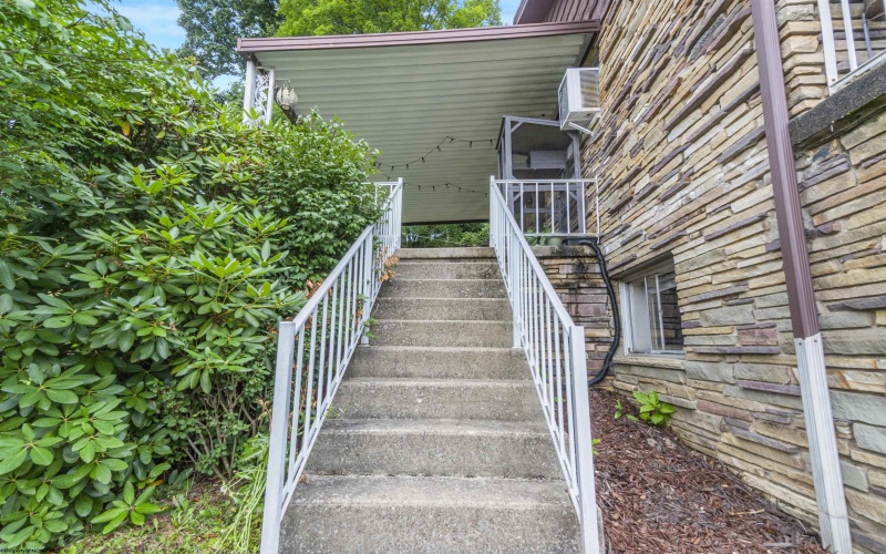 1136 Village Way, Fairmont, West Virginia 26554, 3 Bedrooms Bedrooms, 5 Rooms Rooms,2 BathroomsBathrooms,Single Family Detached,For Sale,Village,0,10166078 1136 Village Way, Fairmont, West Virginia 26554, 3 Bedrooms Bedrooms, 5 Rooms Rooms,2 BathroomsBathrooms,Single Family Detached,For Sale,Village,0,10166078