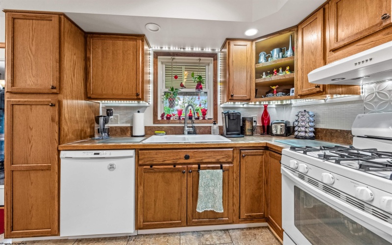 110 Seminole Trail, Buckhannon, West Virginia 26201, 2 Bedrooms Bedrooms, 6 Rooms Rooms,2 BathroomsBathrooms,Single Family Detached,For Sale,Seminole,0,10166106