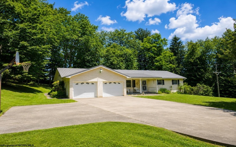 49 Price Hill Road, Morgantown, West Virginia 26501-2319, 3 Bedrooms Bedrooms, 7 Rooms Rooms,3 BathroomsBathrooms,Single Family Detached,For Sale,Price Hill,0,10166125