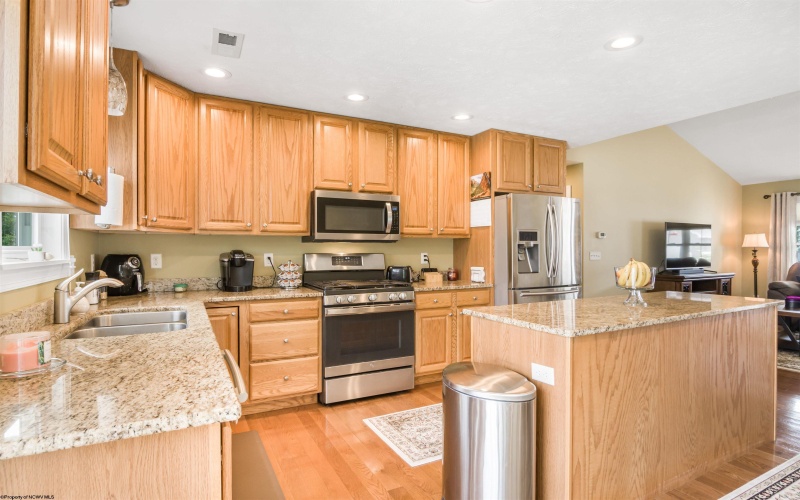 2 Amber Ridge, Morgantown, West Virginia 26508, 3 Bedrooms Bedrooms, 5 Rooms Rooms,2 BathroomsBathrooms,Single Family Detached,For Sale,Amber,0,10166129