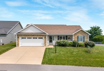2 Amber Ridge, Morgantown, West Virginia 26508, 3 Bedrooms Bedrooms, 5 Rooms Rooms,2 BathroomsBathrooms,Single Family Detached,For Sale,Amber,0,10166129