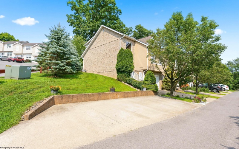 179 Sierra Place, Morgantown, West Virginia 26505, 3 Bedrooms Bedrooms, 6 Rooms Rooms,2 BathroomsBathrooms,Single Family Attached,For Sale,Sierra,0,10166145