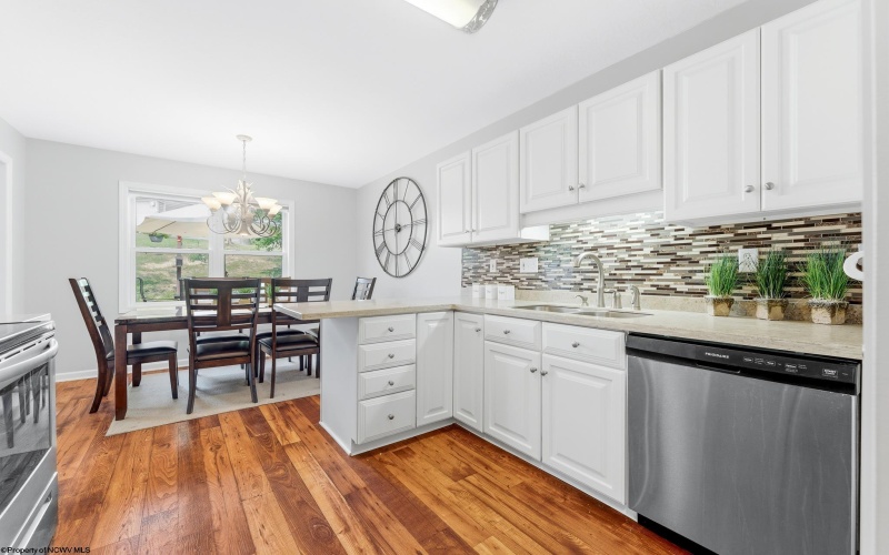 179 Sierra Place, Morgantown, West Virginia 26505, 3 Bedrooms Bedrooms, 6 Rooms Rooms,2 BathroomsBathrooms,Single Family Attached,For Sale,Sierra,0,10166145