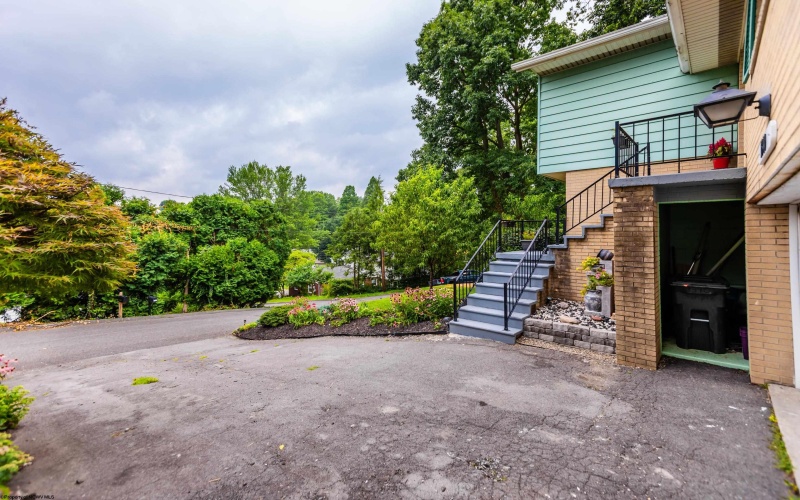 1340 Cherry Lane, Morgantown, West Virginia 26505, 4 Bedrooms Bedrooms, 11 Rooms Rooms,3 BathroomsBathrooms,Single Family Detached,For Sale,Cherry,0,10166151
