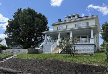 205 Waverly Way, Clarksburg, West Virginia 26301, 5 Bedrooms Bedrooms, 9 Rooms Rooms,2 BathroomsBathrooms,Single Family Detached,For Sale,Waverly,0,10166174