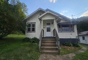 389 Monroe Avenue, Weston, West Virginia 26452, 2 Bedrooms Bedrooms, 5 Rooms Rooms,1 BathroomBathrooms,Single Family Detached,For Sale,Monroe,0,10166173