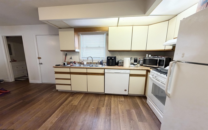 38 Cliffside Drive, Morgantown, West Virginia 26501, 2 Bedrooms Bedrooms, 4 Rooms Rooms,1 BathroomBathrooms,Single Family Attached,For Sale,Cliffside,0,10163805
