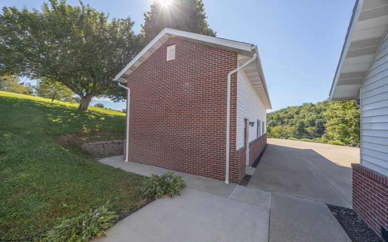242 Linmad Lane, Lost Creek, West Virginia 26385, 4 Bedrooms Bedrooms, 9 Rooms Rooms,2 BathroomsBathrooms,Single Family Detached,For Sale,Linmad,0,10166195