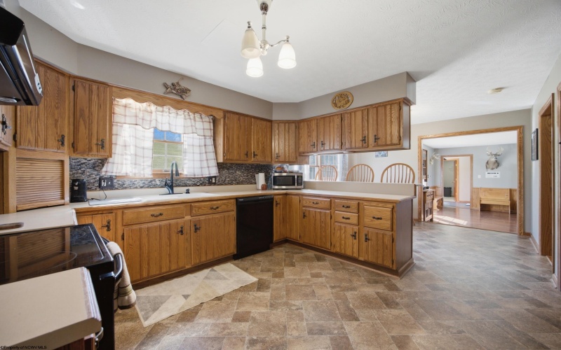 242 Linmad Lane, Lost Creek, West Virginia 26385, 4 Bedrooms Bedrooms, 9 Rooms Rooms,2 BathroomsBathrooms,Single Family Detached,For Sale,Linmad,0,10166195