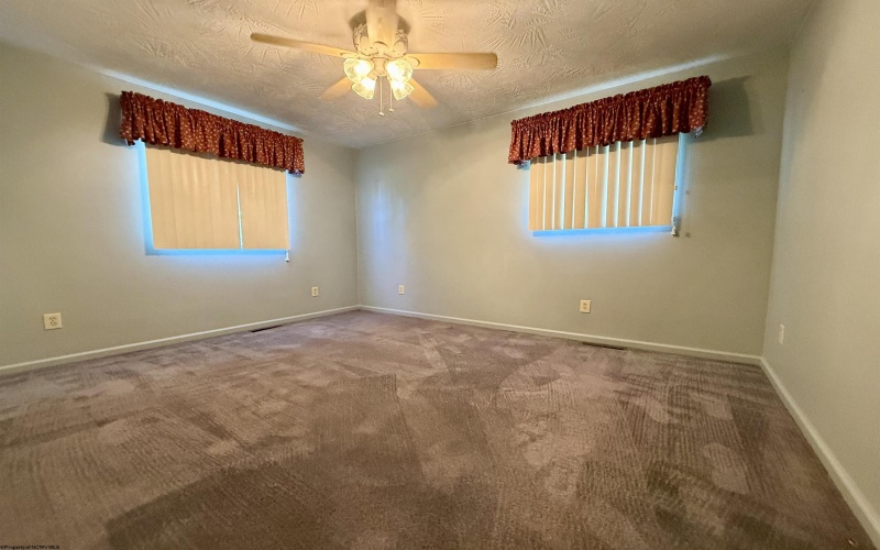139 GOLF Drive, Fairmont, West Virginia 26554, 3 Bedrooms Bedrooms, 8 Rooms Rooms,2 BathroomsBathrooms,Single Family Detached,For Sale,GOLF,0,10166188