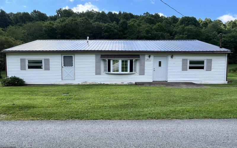 301 Lucy Lane, Buckhannon, West Virginia 26201, 2 Bedrooms Bedrooms, 9 Rooms Rooms,2 BathroomsBathrooms,Single Family Detached,For Sale,Lucy,0,10166199