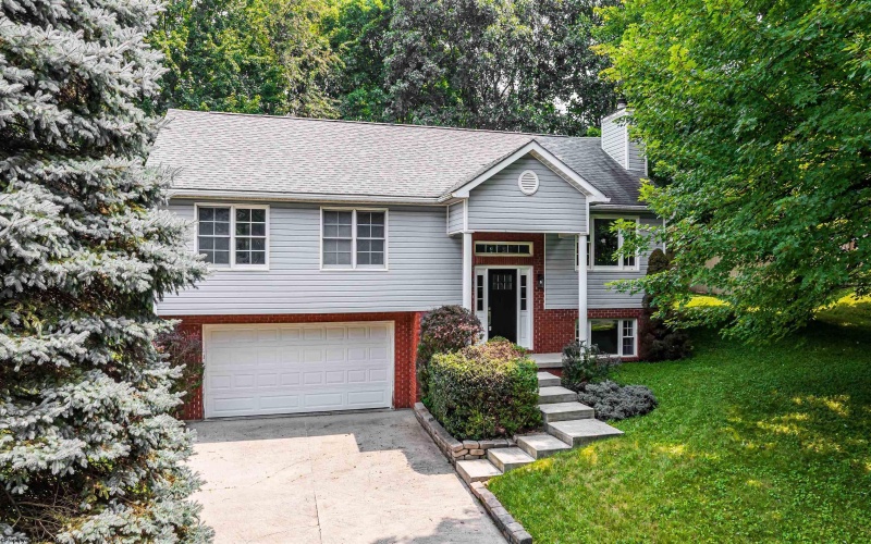 1374 Bennett Drive, Morgantown, West Virginia 26508, 3 Bedrooms Bedrooms, 8 Rooms Rooms,3 BathroomsBathrooms,Single Family Detached,For Sale,Bennett,0,10166197