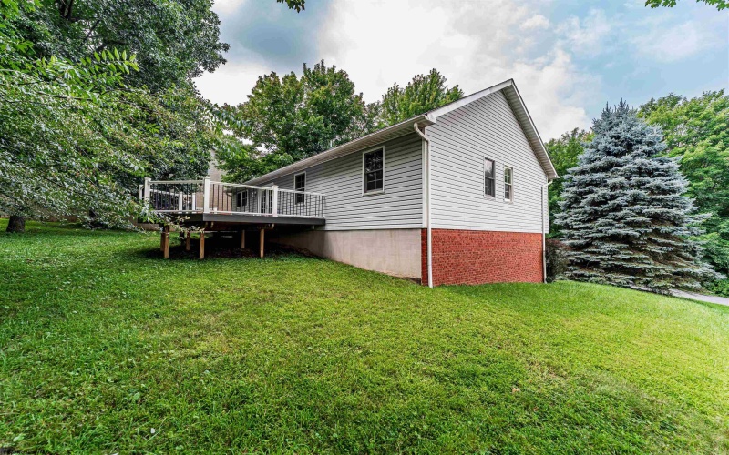 1374 Bennett Drive, Morgantown, West Virginia 26508, 3 Bedrooms Bedrooms, 8 Rooms Rooms,3 BathroomsBathrooms,Single Family Detached,For Sale,Bennett,0,10166197